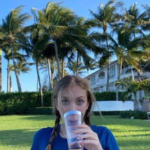 Meet your Posher, Joeli